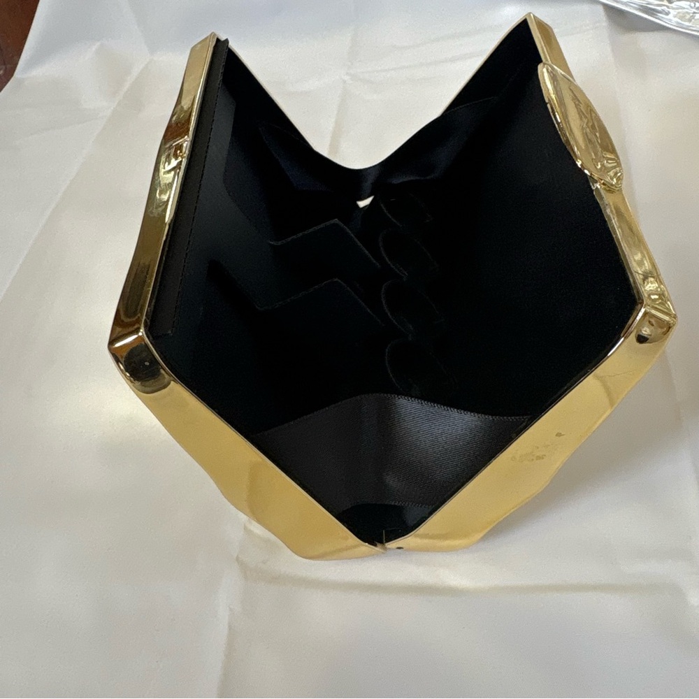 MAC Metallic Gold Compact Case - Picture 2 of 6